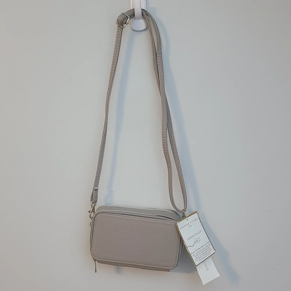 Adrienne Vittadini Studio Phone Charging RFID Wallet Crossbody Grey w/Cord Z NWT